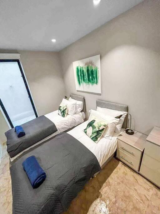 Tottenham- Exquisite 4-Bed Retreat With Ping Pong And Pool - Sleeps 7, Free Parking, Contractors & Long Stays Welcome London Eksteriør billede